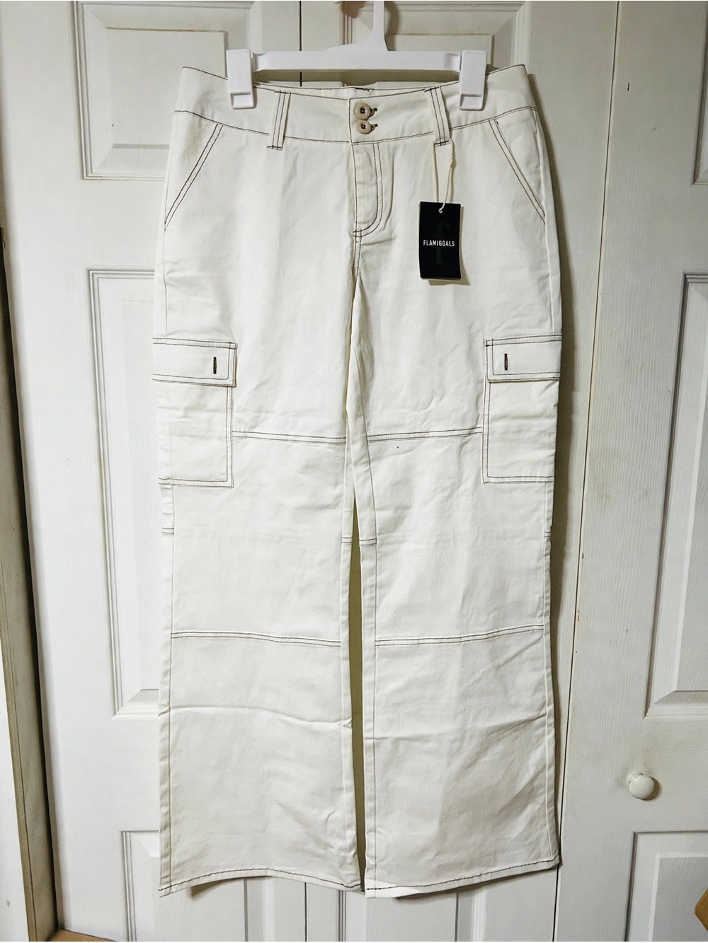 Flamingals Women's Cream Cargo Pants Sz L (12-14)
